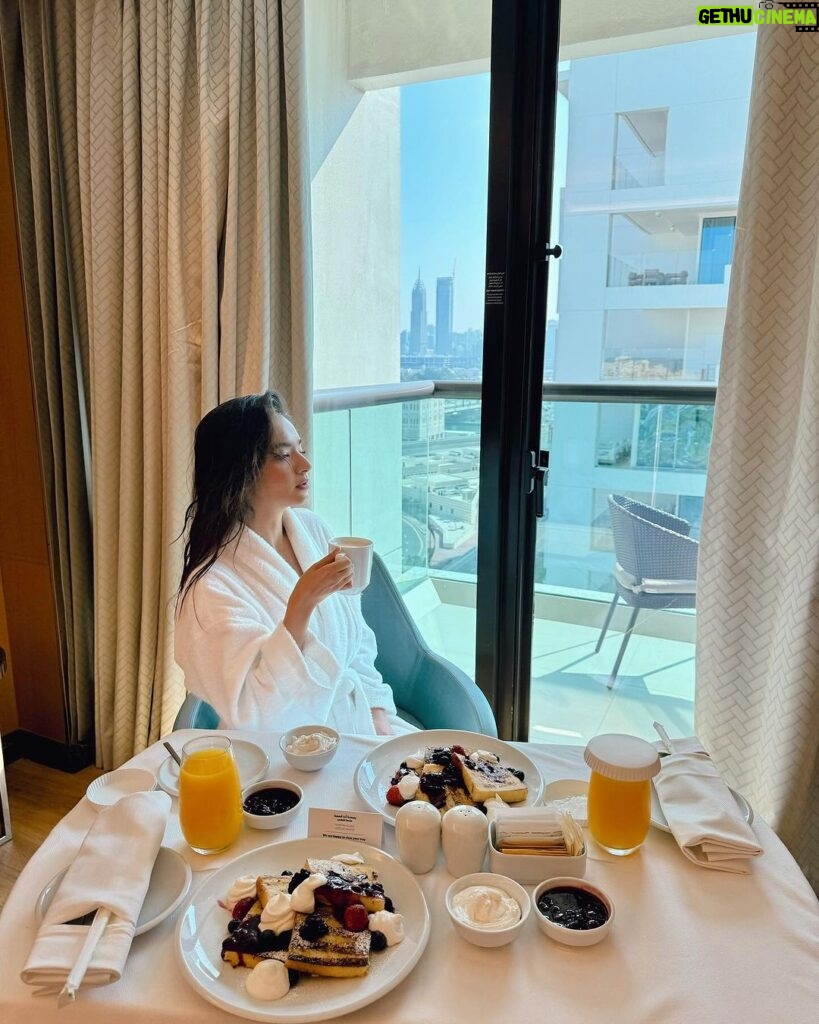 Anushka Sen Instagram - Dubai dayz 🦦