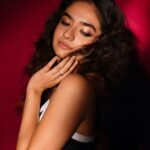 Anushka Sen Instagram - ❤️‍🔥 . For @filmfare OTT Awards Wearing @fashionnova Hair @hairbyradhika Makeup @makeupbysalonij 📸 @miteshsphotography