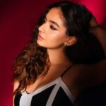Anushka Sen Instagram - ❤️‍🔥 . For @filmfare OTT Awards Wearing @fashionnova Hair @hairbyradhika Makeup @makeupbysalonij 📸 @miteshsphotography