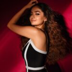 Anushka Sen Instagram - Mood 🖤🪩❤️‍🔥 . For @filmfare OTT Awards Wearing @fashionnova Hair @hairbyradhika Makeup @makeupbysalonij 📸 @miteshsphotography