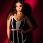 Anushka Sen Instagram - Mood 🖤🪩❤️‍🔥 . For @filmfare OTT Awards Wearing @fashionnova Hair @hairbyradhika Makeup @makeupbysalonij 📸 @miteshsphotography