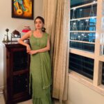 Anushka Sen Instagram – Lights and joy everywhere ✨
.
Wearing: @lucknow_i_chikan