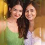 Anushka Sen Instagram – with mumma / twin 😬💕😘