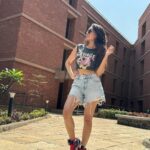 Anushka Sen Instagram - Set pe aafat machate hai 🫶🫡