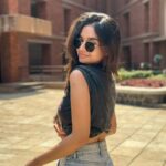 Anushka Sen Instagram – Set pe aafat machate hai 🫶🫡