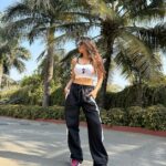 Anushka Sen Instagram - shoot day 🎥🦦 . Wearing @bonkers.corner