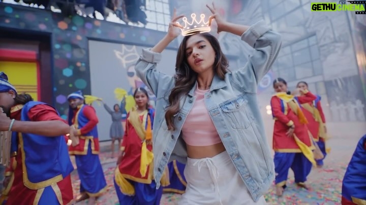 Anushka Sen Instagram - Game day vibes! Ready to witness the Queendom 👑 of Women’s Premier League🏏 at 6.30pm tonight! Let’s cheer on our champions and make some noise! 💪🎉 #SheGotGame #WPLSquad #ad #TATAWPL