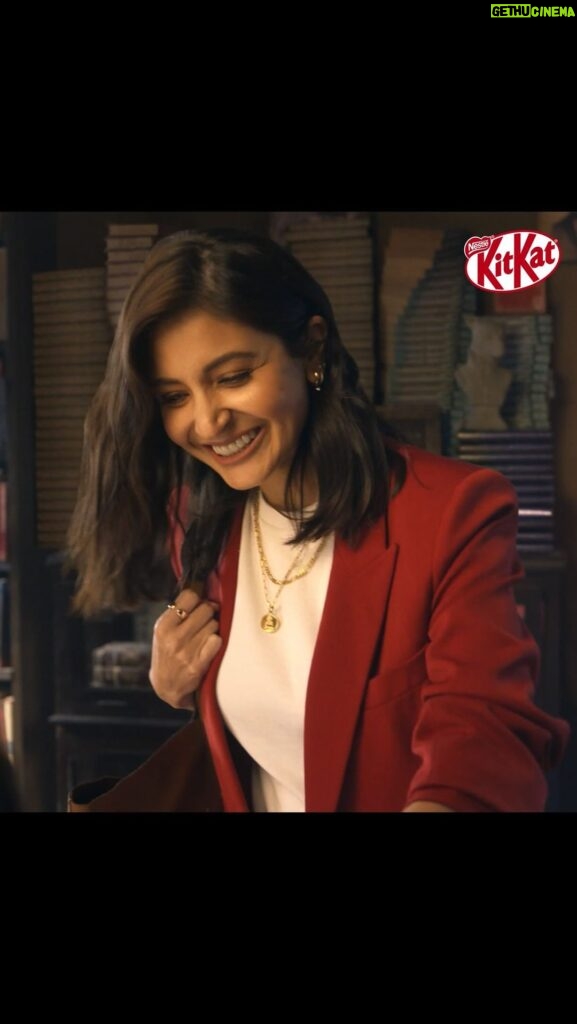 Anushka Sharma Instagram - Bringing to you something special- the new KITKAT Rich Chocolate! This new delicious KITKAT has layers of chocolate coating & crispy cocoa wafer for pure indulgence! Do try! @kitkatindia #KitKat #HaveARichDeliciousBreak