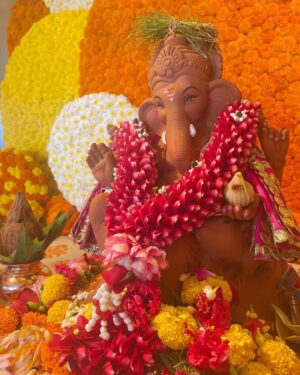 Anushka Sharma Instagram - Happy Ganesh Chaturthi 💛🌺🧡