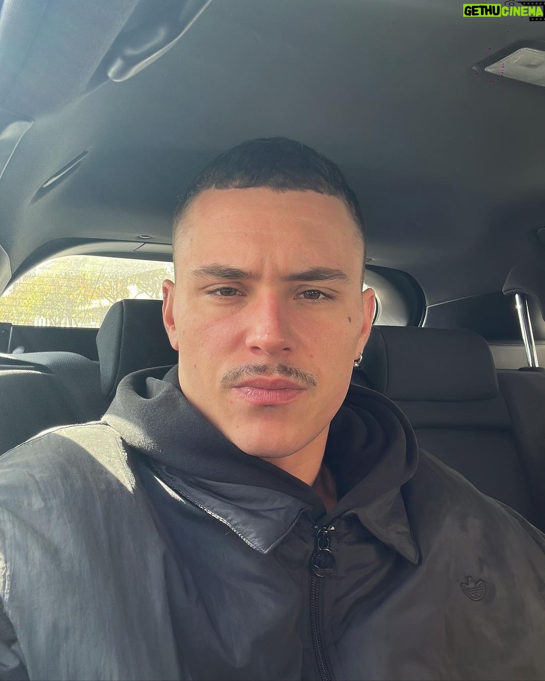 Arón Piper - 1.3 Million Likes - 👋🏼