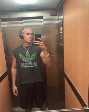 Arón Piper Instagram - 