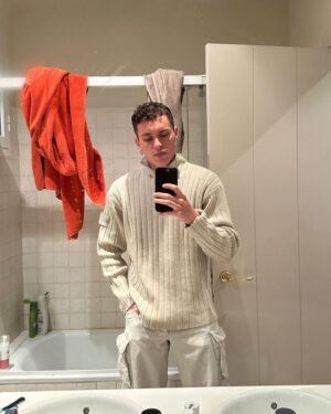 Arón Piper Instagram - YA TENÉIS FATUM EN EL CINE, EL SILENCIO SALE EL 19/05 Y MI ÁLBUM ESTA A UN 75%💘💘💘