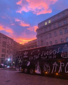 Arón Piper Instagram - THANKU SO MUCH FOR THE LOVE(UK, BRUXELLES, FRANKFURT, BERLIN, WARSAW, PRAHA, WIEN, BUDAPEST) … 🖤🖤🖤LAST LEG OF THE TOUR… CANT WAIT TO SEE U ALL🖤🖤🖤 @adidasoriginals Tour Life