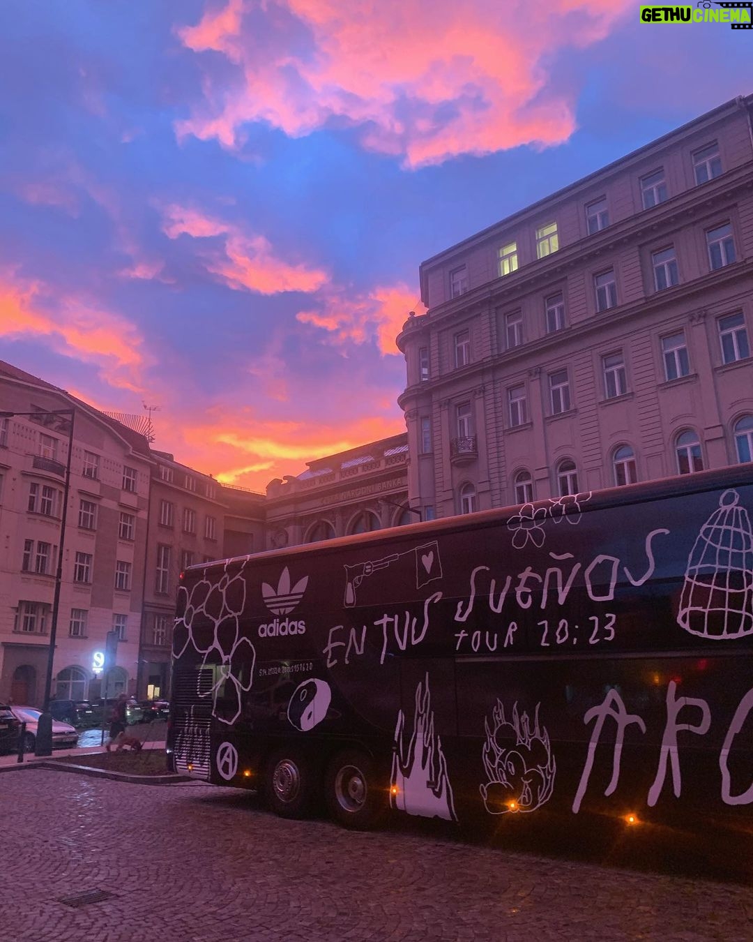 Arón Piper - 1.3 Million Likes - THANKU SO MUCH FOR THE LOVE(UK, BRUXELLES, FRANKFURT, BERLIN, WARSAW, PRAHA, WIEN, BUDAPEST) … 🖤🖤🖤LAST LEG OF THE TOUR… CANT WAIT TO SEE U ALL🖤🖤🖤 @adidasoriginals