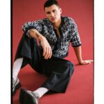 Arón Piper Instagram – “Me voy a Los Angeles a desarrollarme como artista, como músico, como actor. Quiero ampliar mis metas”. @aron.piper da un paso de gigante y se hace adulto reparando con humildad errores del pasado, mientras estrena película como protagonista y compone su primer álbum “serio”. Por eso, vestido por @Dior, protagoniza nuestra portada #EsquireMAX

Texto: @ana_trasobares
Fotografía: @juankr_
Estilismo: @jesuscicero
Vídeo: @d.rueda.m
Maquillaje y peluquería: @olgaholovanova_
Ayudante de fotografía: @aaronjeanphotography
Ayudante de estilismo: @alinn_e
Editora gráfica: @carolalvarezpla
Link a la entrevista en la bio de @esquirees
