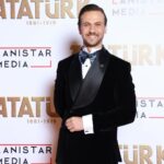 Aras Bulut İynemli Instagram - Bu film 2.5 yıllık bir süreç benim için… Öğretici, zorlu ama zevkli, heyecanlı ve umutlu bir süreçti. Yola çıkarken dileğim onun varlığına fikirlerine vizyonuna layık olabilmekti. Umarım layık olabilmişimdir. Emeğini kalbini koyan tüm Atatürk Filmi emekçilerine çok teşekkür ediyorum . Sizinle bu yolda yürümek benim için onurdur . Ama en başta üstün zekası , cesareti ve kocaman vatan sevgisiyle ömrünü adayarak bize bu vatanı hediye eden paşam Ulu Önderimiz Mustafa Kemal Atatürk’e çok teşekkür ederim. Cumhuriyetimizin 100. Yılı kutlu mutlu olsun. 🇹🇷❤️ This movie has been a 2.5-year journey for me... It was an instructive, challenging yet enjoyable, exciting, and hopeful process. My wish when I started this journey was to be worthy of his existence, his ideas, and his vision. I hope I have been able to be worthy. I am deeply grateful to all the hardworking individuals who put their hearts and souls into the Movie of Atatürk . It is an honour for me to walk this path with all of you. But, above all, I would like to thank our great leader, Mustafa Kemal Atatürk, who dedicated his life with his extraordinary intelligence, courage, and immense love for our homeland, and gifted us this nation. Happy 100th anniversary of our Republic. 🇹🇷❤️