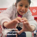 Aras Bulut İynemli Instagram - Çocuklarımızın yüzü hep gülsün. 🙏 23 Nisan Ulusal Egemenlik ve Çocuk Bayramımız kutlu olsun. 🇹🇷 #23Nisan @vodafonetr