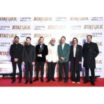 Aras Bulut İynemli Instagram – Bu film 2.5 yıllık bir süreç benim için… Öğretici, zorlu ama zevkli, heyecanlı ve umutlu bir süreçti.
Yola çıkarken dileğim onun varlığına fikirlerine vizyonuna layık olabilmekti. Umarım layık olabilmişimdir. Emeğini kalbini koyan tüm Atatürk Filmi emekçilerine çok teşekkür ediyorum . Sizinle bu yolda yürümek benim için onurdur . Ama en başta üstün zekası , cesareti ve kocaman vatan sevgisiyle ömrünü adayarak bize bu vatanı hediye eden paşam Ulu Önderimiz Mustafa Kemal Atatürk’e  çok teşekkür ederim. Cumhuriyetimizin 100. Yılı kutlu mutlu olsun. 🇹🇷❤️ This movie has been a 2.5-year journey for me… It was an instructive, challenging yet enjoyable, exciting, and hopeful process.
My wish when I started this journey was to be worthy of his existence, his ideas, and his vision. I hope I have been able to be worthy. I am deeply grateful to all the hardworking individuals who put their hearts and souls into the Movie of Atatürk . It is an honour for me to walk this path with all of you.
But, above all, I would like to thank our great leader, Mustafa Kemal Atatürk, who dedicated his life with his extraordinary intelligence, courage, and immense love for our homeland, and gifted us this nation. Happy 100th anniversary of our Republic. 🇹🇷❤️