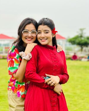 Aratrika Maity Instagram - Happy birthday mithul ❣️❣️khb taratari boro hoye jah.❣️❣️aro bhalo kaj kor ❣️❣️Erm e pagli thakhis 😘😘love you 😘😘
@aratrika_official_