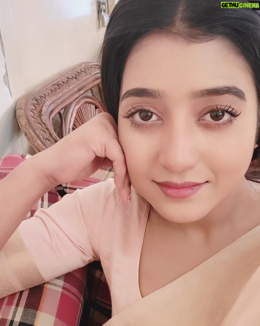 Aratrika Maity Instagram - For me, becoming isn’t about arriving somewhere or achieving a certain aim. I see it instead as forward motion, a means of evolving, a way to reach continuously toward a better self. The journey doesn’t end.🙂