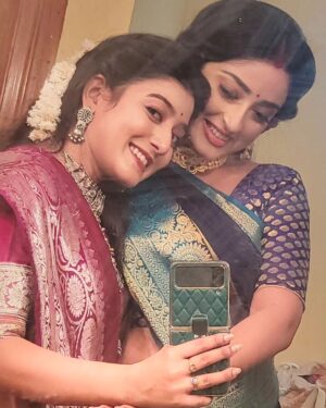 Aratrika Maity Instagram - আমাদের নিয়ে যারা নিজেদের মধ্যে ঝগড়া করছেন, তাদের জন্য। 🫣🐒🙊😂