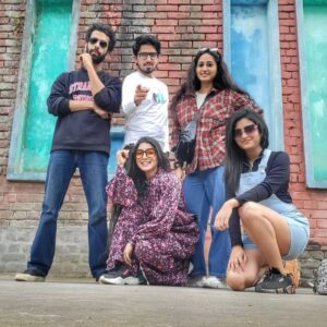 Aratrika Maity Instagram - The world is ours ❤️
This group = all I need ❤️
#MithiJhora
#picnic