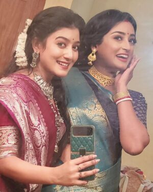 Aratrika Maity Instagram - আমাদের নিয়ে যারা নিজেদের মধ্যে ঝগড়া করছেন, তাদের জন্য। 🫣🐒🙊😂