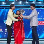 Aratrika Maity Instagram - Winner! 🥳🤗💃❤️ Thank you @zeebanglaofficial 🙏❤️ #dadagiri #MithiJhora #raishourya
