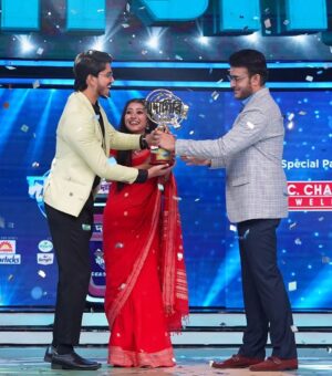 Aratrika Maity Instagram - Winner! 🥳🤗💃❤️
Thank you @zeebanglaofficial 🙏❤️
#dadagiri #MithiJhora #raishourya