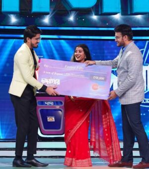 Aratrika Maity Instagram - Winner! 🥳🤗💃❤️
Thank you @zeebanglaofficial 🙏❤️
#dadagiri #MithiJhora #raishourya