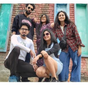 Aratrika Maity Instagram - The world is ours ❤️
This group = all I need ❤️
#MithiJhora
#picnic