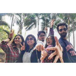 Aratrika Maity Instagram - The world is ours ❤️
This group = all I need ❤️
#MithiJhora
#picnic