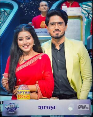 Aratrika Maity Instagram - দেখা হচ্ছে আগামী ৭ ই জানুয়ারি ঠিক রাত ৯:৩০টায় 'দাদাগিরি' তে। 🙏❤️
#dadagiri #ZeeBangla #rarya #raishourya