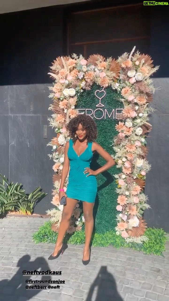 Ariel D. King - 1.3K Likes - We had the Best time ever @firstroundsonme @vivanlosadventures !!!
@jessicaminter @kat_hiit_that @kindallxox
#frome thank you for the memories!!
@firstroundsonme
@neftvodkaus
@lemonhead.la
@drinkbev
@dolccelina
@hollywoodpicnics
#drinkbev #neftvodka #neftvodkaus #lemonheadglitter #euphoria #dolccelina #firstroundsonme