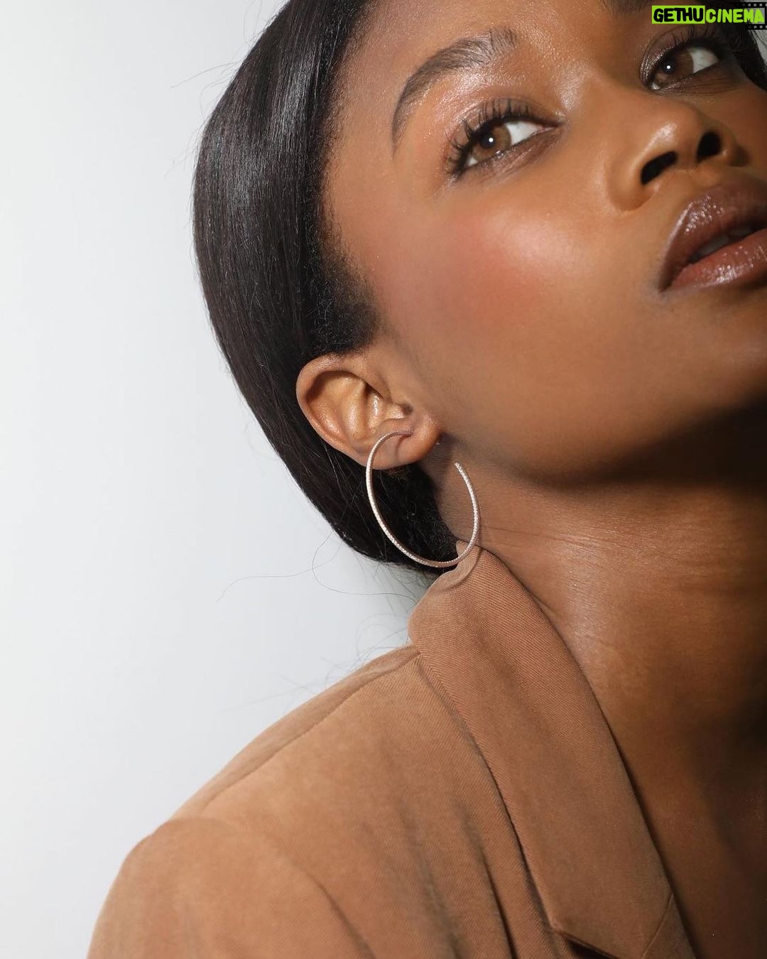 Ariel D. King - 377 Likes - Me looking at my taxesπ
_________________________________
#nordstrom #hoops #earringsoftheday #earrings
@sadelcreative @bonylevy @alainabarbagiovanni @sabinebezzm @delaney_delponti @cesdmodelsla