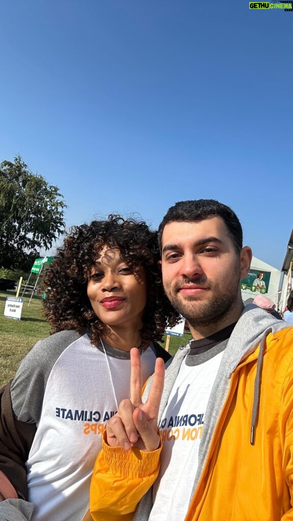 Ariel D. King Instagram - #fbf Let’s show some heart on this gram🌱 volunteering Climate Action Day @bacrdotorg @treepeople_org @californiavolunteers @caclimateaction @americorps @josh_fryday #communityclimateaction #ccac #climateaction #climateactionday