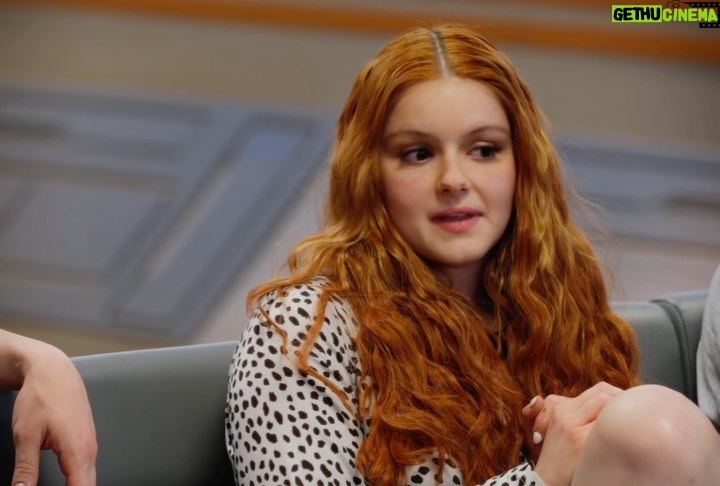Ariel Winter Instagram - ๐ฉWeโre in deep ๐ฉ AND weโre losing it ๐ฉ #StarsOnMars TONIGHT ๐ on @foxtv 7/8c and tomorrow on @hulu ๐ฝ