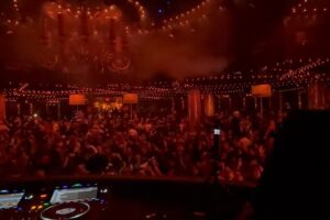 Ariel Winter Instagram - 25 years + 2 days old 🫶 Thank you so much @xslasvegas @wynnlasvegas @jasminmedar 🎉🎉🎉🎉 Celebrated 25 with my favorite people in my favorite city ❤️ 🥹 Encore Theater at Wynn Las Vegas