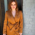 Ariel Winter Instagram - swipe for a surprise 🍊🤎🍯 #ootd #fashion #dogsofinstagram