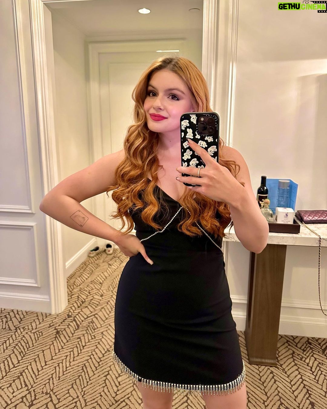 Ariel Winter Instagram - It’s givinggggggggggg… wedding guest✨ New York, New York
