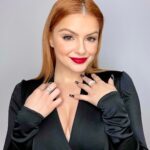 Ariel Winter Instagram - hiiiiiiiiiii I joined #tiktok 🤓 my username is @arielwinter 🥰 link in bio 🥳 what are your favorite videos to watch because I’m a newb 🥲 and need suggestions 🤠 !!!! Los Angeles, California