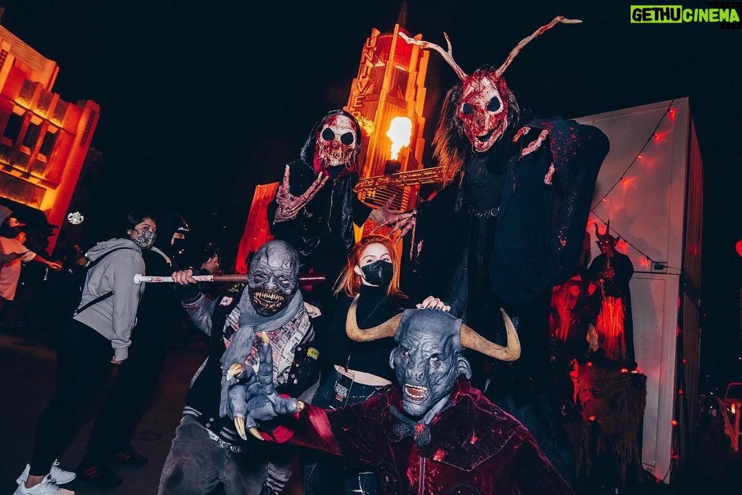 Ariel Winter Instagram - thanks for the scares @horrornights☠️👻🎃 #halloweenhorrornights