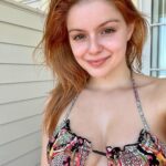Ariel Winter Instagram - 🥕🔝 Does anyone else love games (especially board games) as much as we do? 😅 #skincare #beach #games #redhead #swimwear