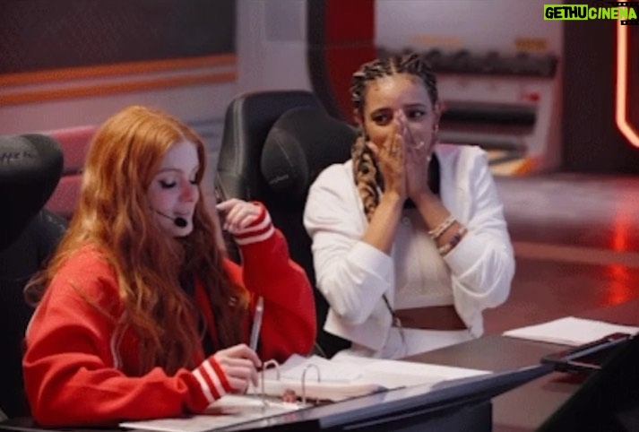 Ariel Winter Instagram - ๐ฉWeโre in deep ๐ฉ AND weโre losing it ๐ฉ #StarsOnMars TONIGHT ๐ on @foxtv 7/8c and tomorrow on @hulu ๐ฝ