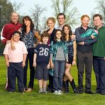 Ariel Winter Instagram - A year ago we finished filming💔 Season 1 vs Season 11...swipe to see the cast and crew I miss so much and am so grateful to have spent 11 years with❤️ comment your favorite line/episode to send me further down memory laneeeee🥳🥰 #modernfamily #love Los Angeles, California