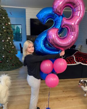 Ariel Winter Instagram - 💞23 and feeling loved & grateful💞