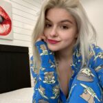 Ariel Winter Instagram - what we dreamed 2021 would be vs. the shitshow 2021 turned out to be 👀 and somehow my freckles are really out here even though I literally haven’t been in the sun for what feels like forever sooooooo 🤷🏼‍♀️💃🏼 #2021