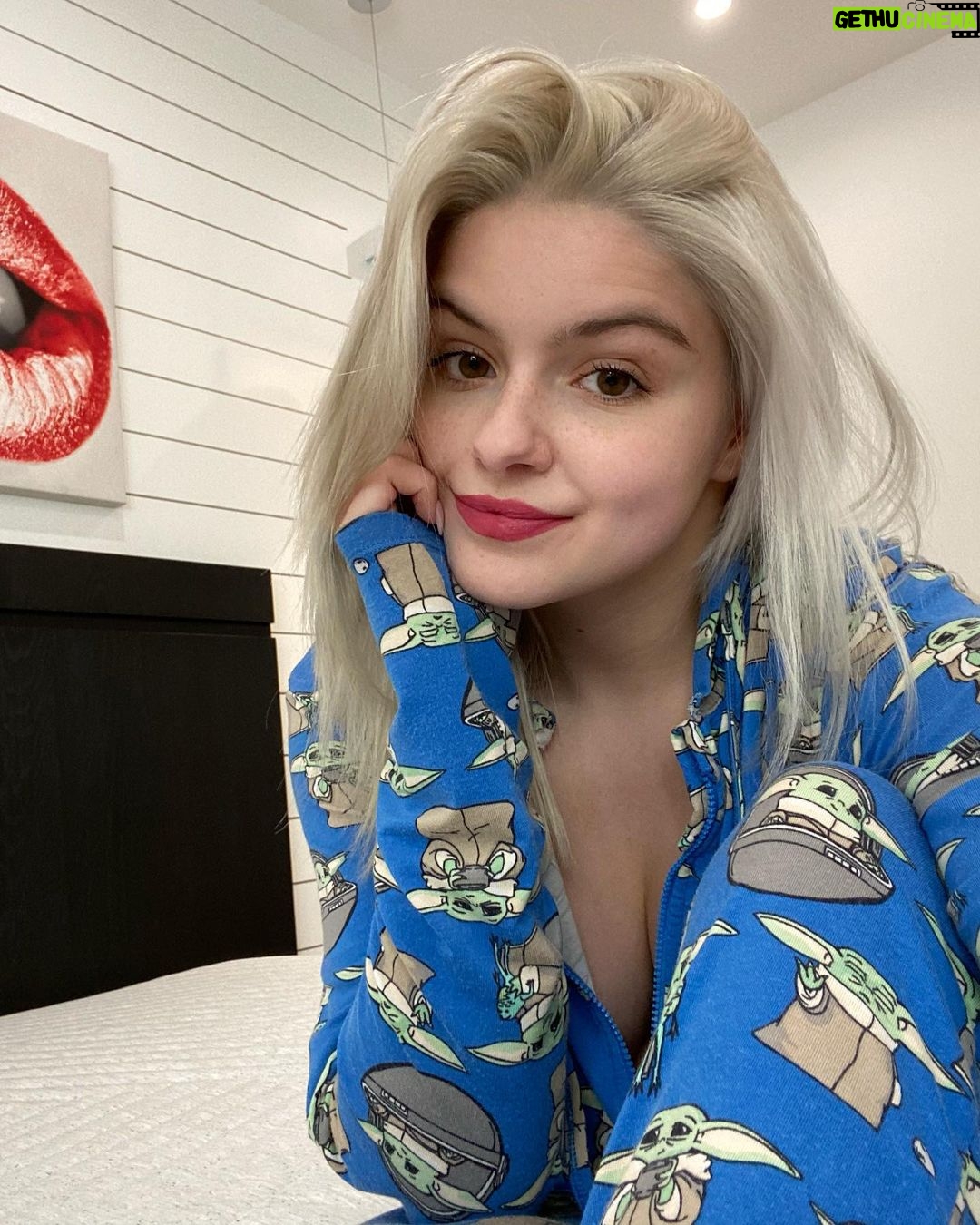 Ariel Winter - 400.9K Likes - what we dreamed 2021 would be vs. the shitshow 2021 turned out to be 👀 and somehow my freckles are really out here even though I literally haven’t been in the sun for what feels like forever sooooooo 🤷🏼♀️💃🏼 #2021