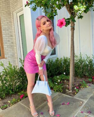 Ariel Winter Instagram - served you up some cotton candy & flowers for your Wednesday 🥰🌺 *insert much needed cotton candy emoji here*

🌺
🌸

#onwednesdayswewearpink #pink #pinkhair #flowers #hair #fashion