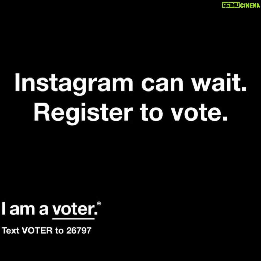 Ariel Winter Instagram - Today is #nationalvoterregistrationday !!!! I’m registered, are you? Are your friends and family registered? It takes less than a minute to make sure your voice is being heard— NO EXCUSES! #vote